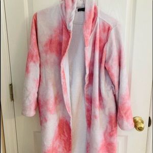 Pink and white tie-dye soft robe